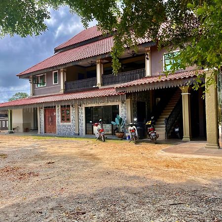 Razak Guest House Setiu Extérieur photo
