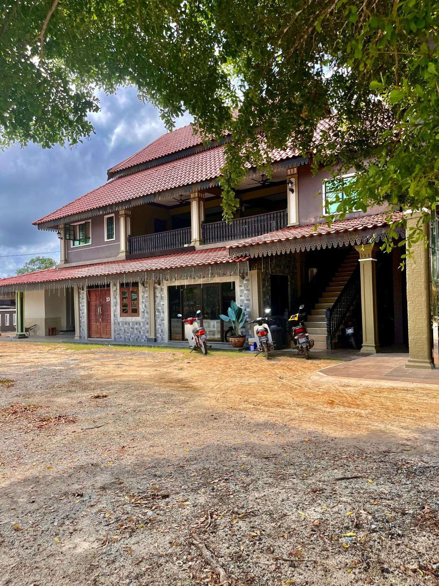 Razak Guest House Setiu Extérieur photo