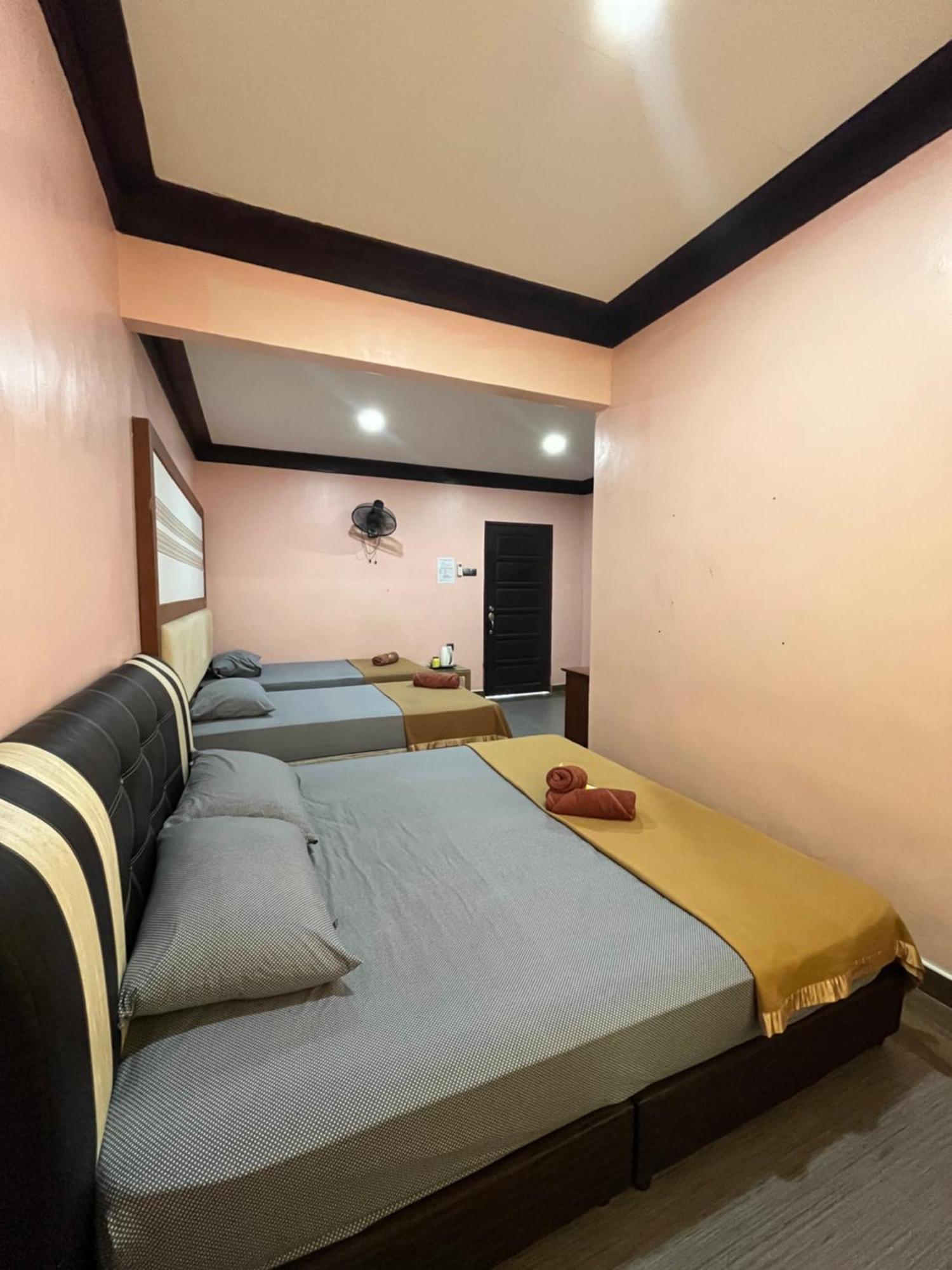 Razak Guest House Setiu Extérieur photo